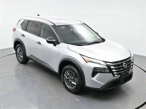 Used 2024 Nissan Rogue S image 31