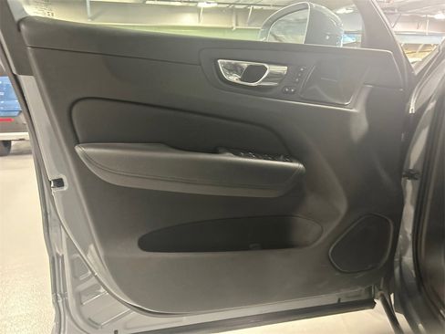 Used 2020 Volvo XC60 T8 Inscription image 9