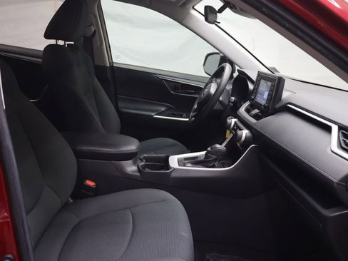 Used 2021 Toyota RAV4 LE image 10