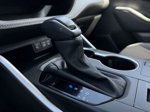 Used 2024 Toyota Highlander LE image 19