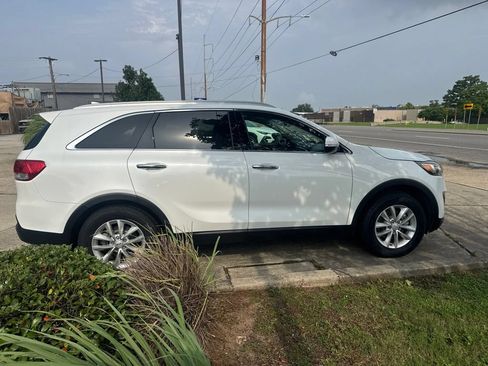 Used 2018 Kia Sorento FWD image 8