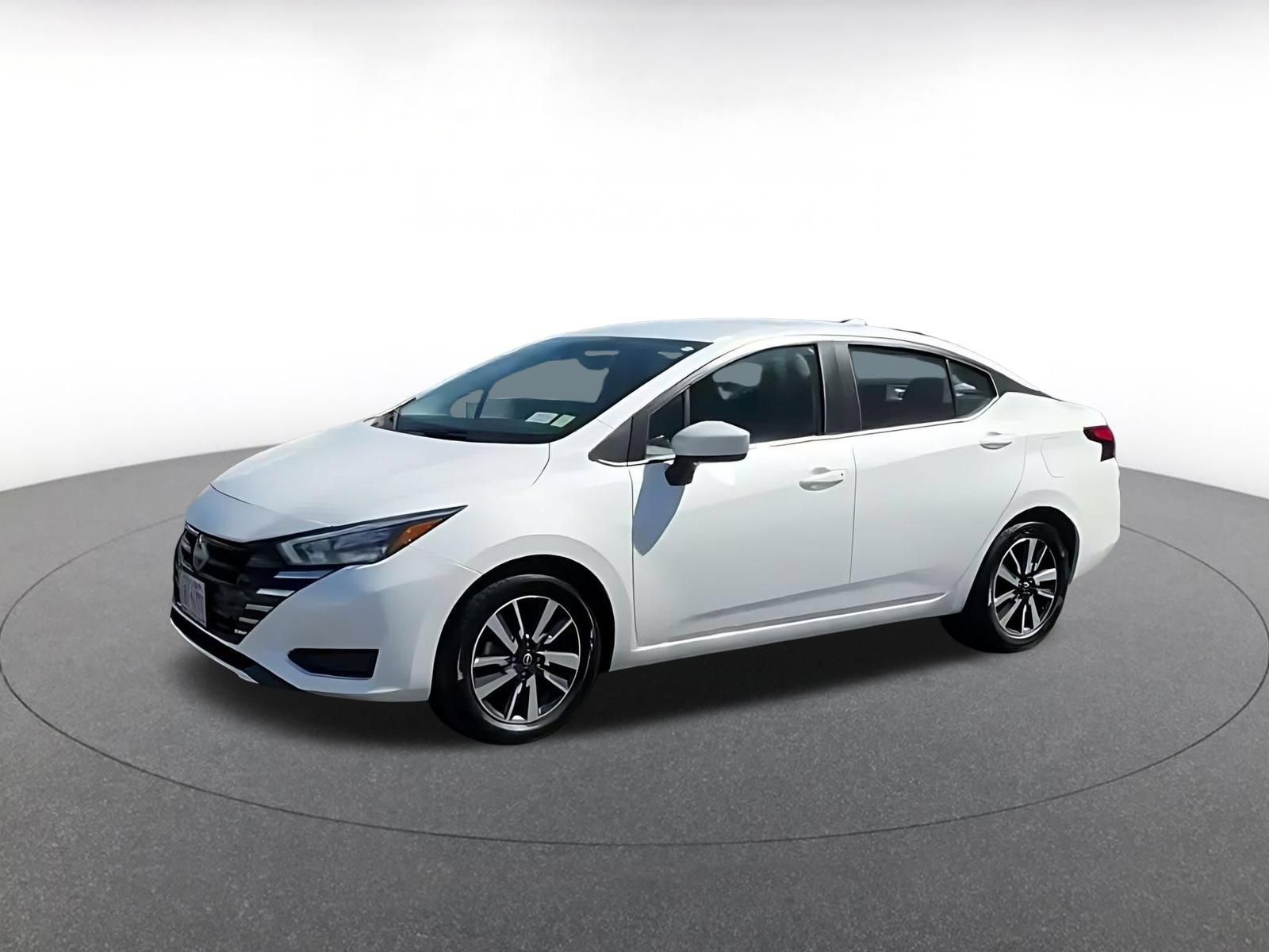 Used 2025 Nissan Versa SV FWD image 7