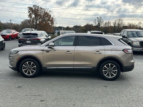 Used 2021 Lincoln Nautilus FWD w/ Equipment Group 101A image 3