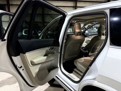 Used 2020 Volvo XC90 T5 Momentum w/ Protection Package Premier FWD image 16