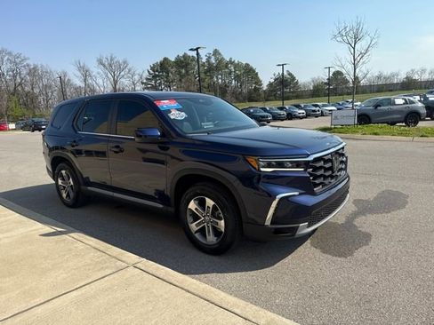 Used 2025 Honda Pilot EX-L image 6