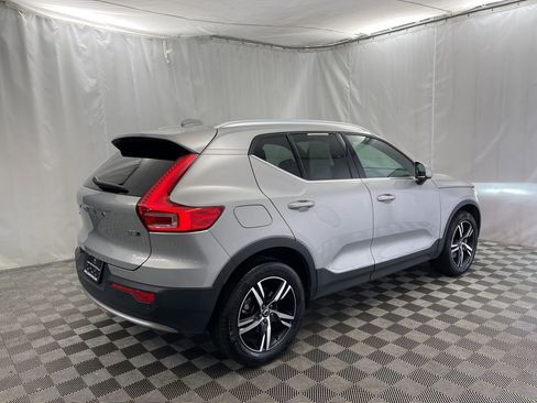 Used 2024 Volvo XC40 B5 Core image 3