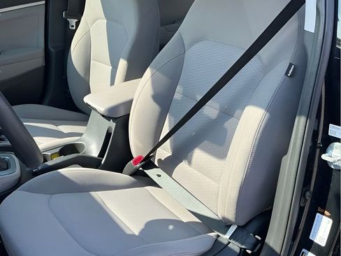 Used 2020 Hyundai Elantra SE FWD image 27