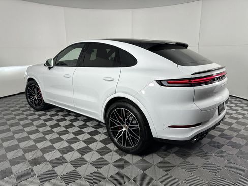 Certified 2025 Porsche Cayenne S image 3