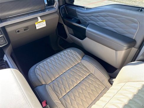 Used 2025 Ford F450 Platinum w/ Platinum Plus Package image 15