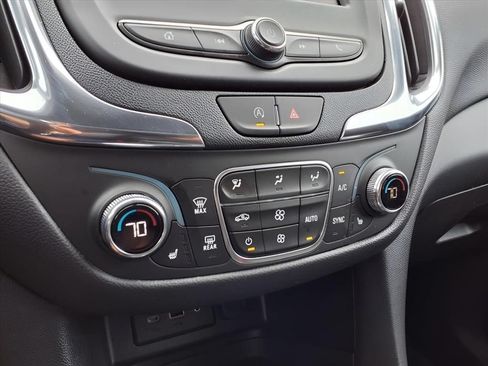 Used 2023 Chevrolet Equinox LT FWD image 17