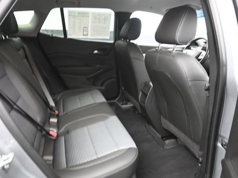 Used 2025 Chevrolet Trax LT w/ LT Convenience Package FWD image 10