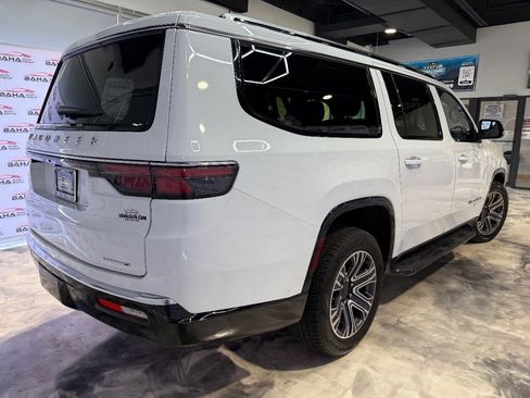 Used 2024 Jeep Wagoneer L Series II w/ Flexible Seating Group AWD/4WD image 9