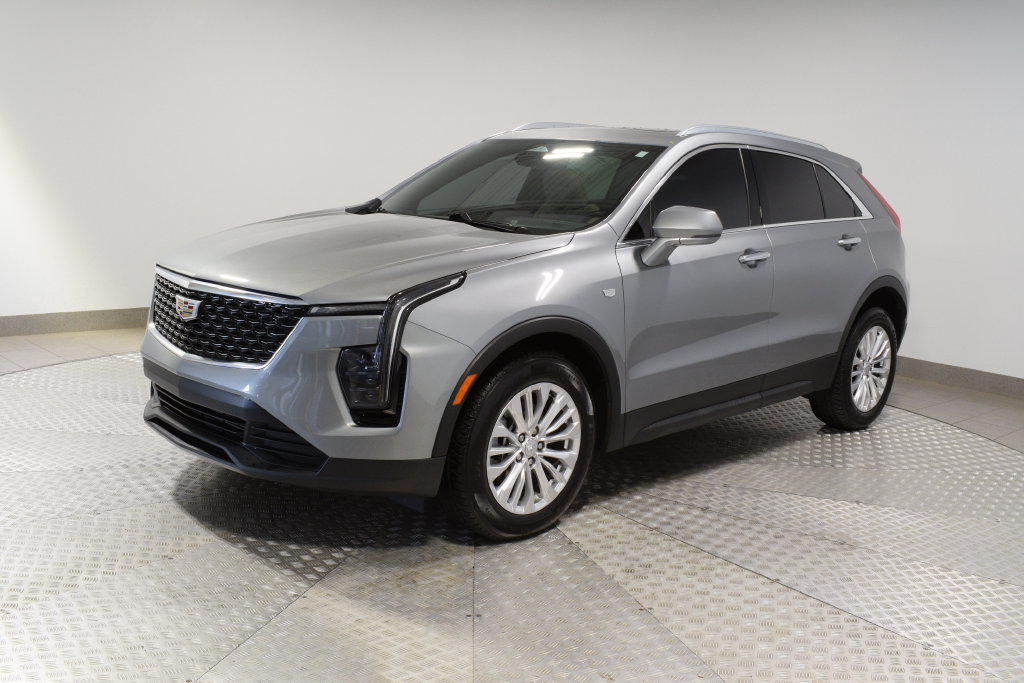 Used 2024 Cadillac XT4 Luxury w/ Cold Weather Package AWD/4WD image 9