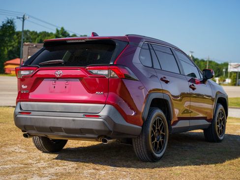 Used 2019 Toyota RAV4 XLE w/ Convenience Package FWD image 7