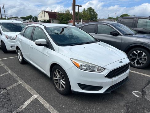 Used 2017 Ford Focus SE FWD image 3