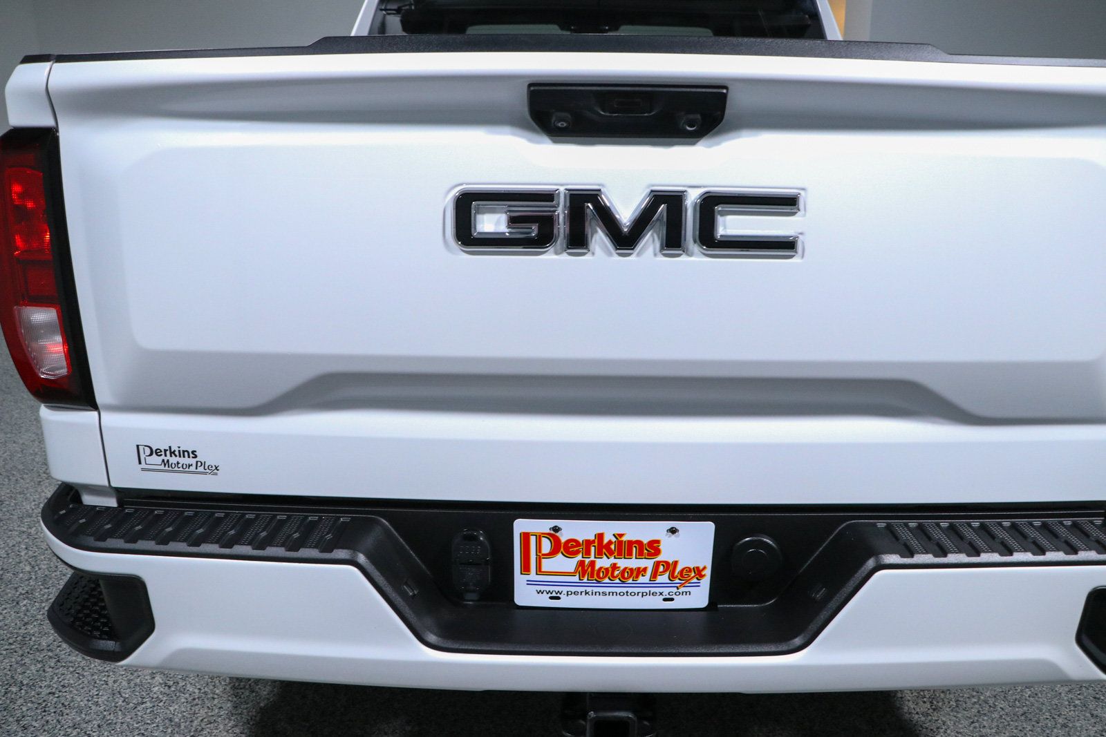 Used 2024 GMC Sierra 1500 Elevation AWD/4WD image 8