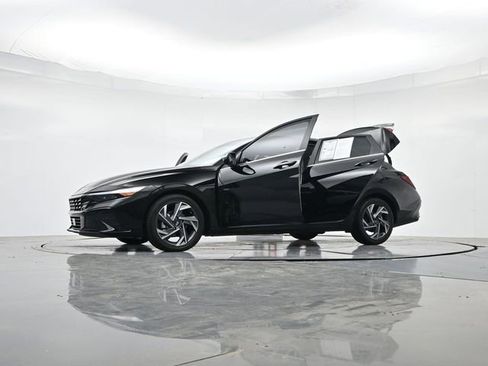 Used 2025 Hyundai Elantra Limited FWD image 48