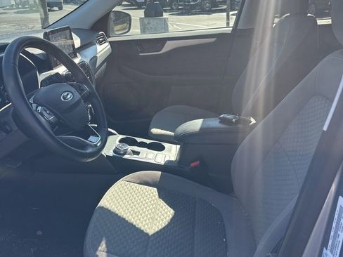 Used 2022 Ford Escape SE w/ SE Sport Appearance Package image 11