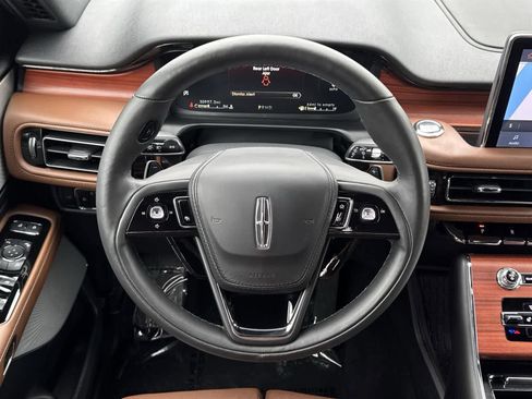 Used 2023 Lincoln Aviator Reserve w/ Equipment Group 201A image 10