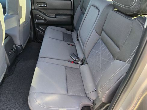 Used 2025 Nissan Frontier SV w/ SV Convenience Package RWD image 13
