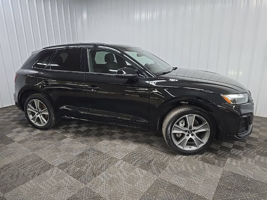 Used 2025 Audi Q5 2.0T Premium w/ Convenience Plus Package AWD/4WD image 1