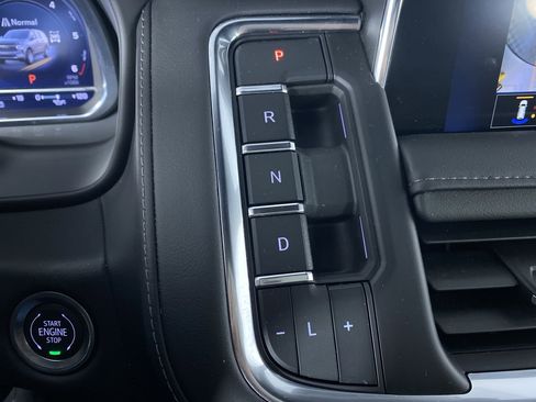 Used 2024 Chevrolet Tahoe Z71 w/ Luxury Package image 8