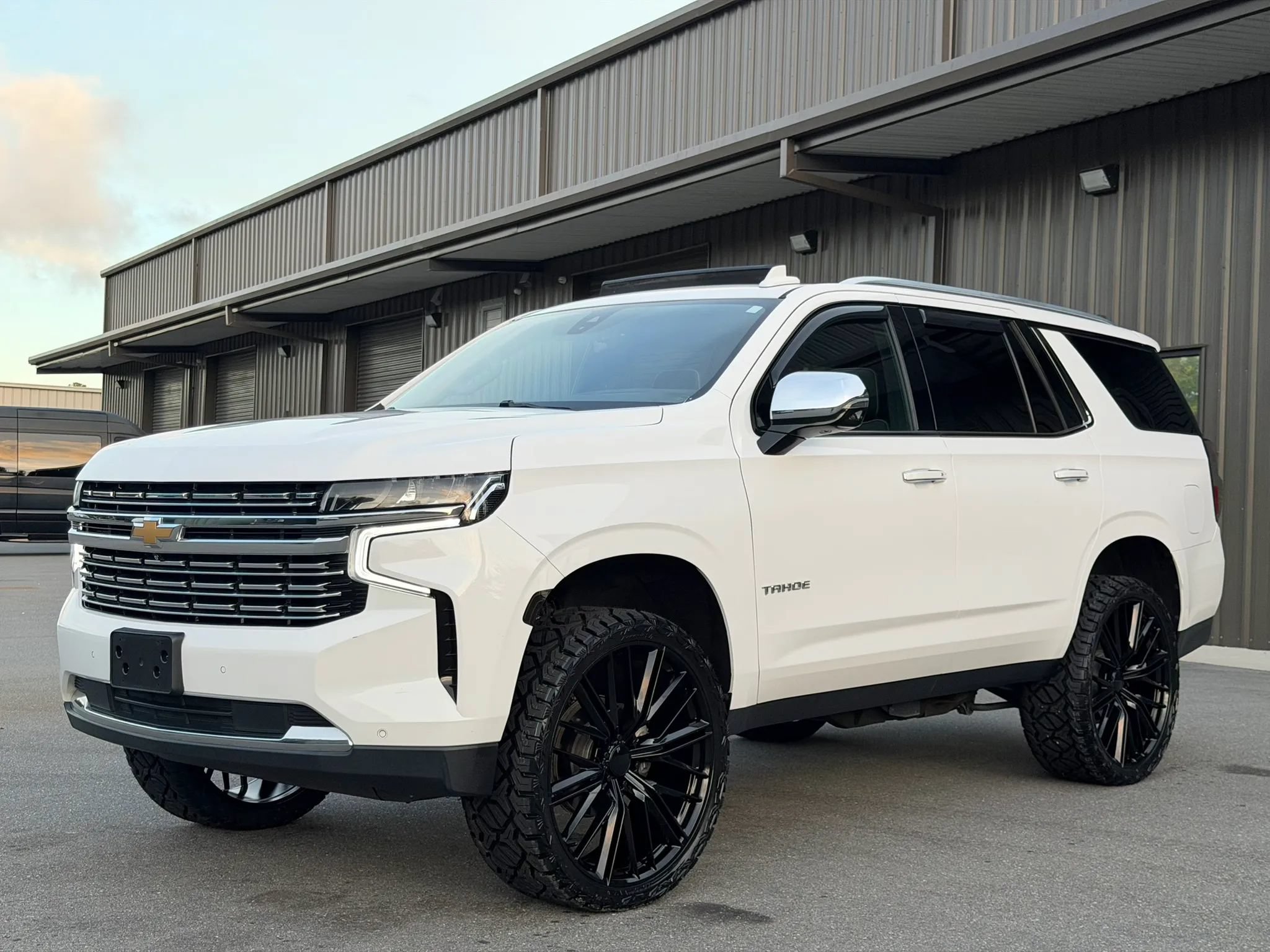 Used 2021 Chevrolet Tahoe Premier w/ Premium Package AWD/4WD image 7