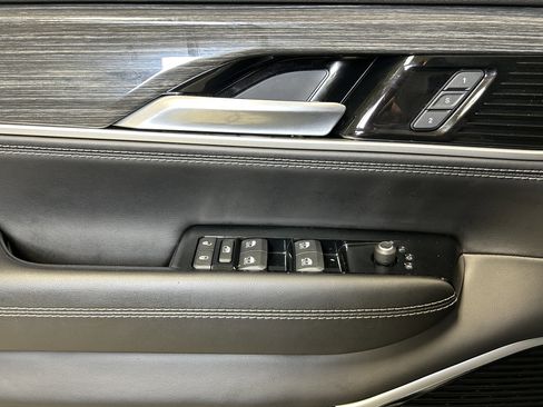 Certified 2022 Jeep Wagoneer Series III w/ Premium Group I AWD/4WD image 20