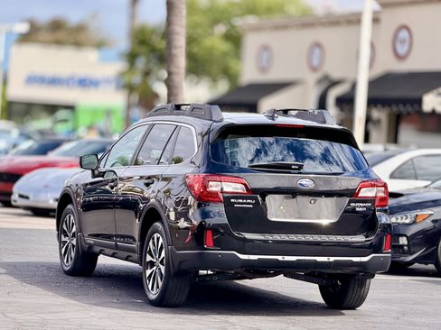 Used 2017 Subaru Outback 3.6R Limited AWD/4WD image 9