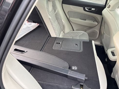 Used 2022 Volvo XC60 B5 Momentum image 42