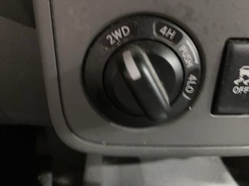 Used 2019 Nissan Frontier SV AWD/4WD image 13