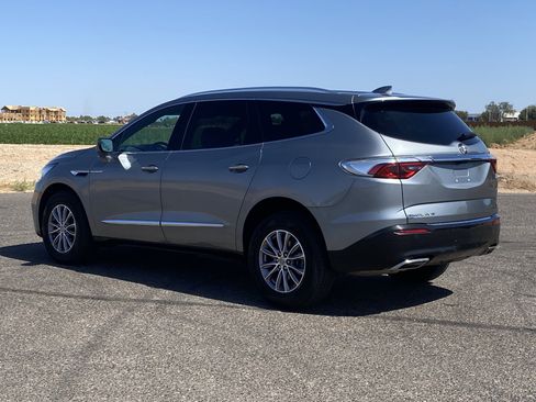 Used 2024 Buick Enclave Premium AWD/4WD image 5
