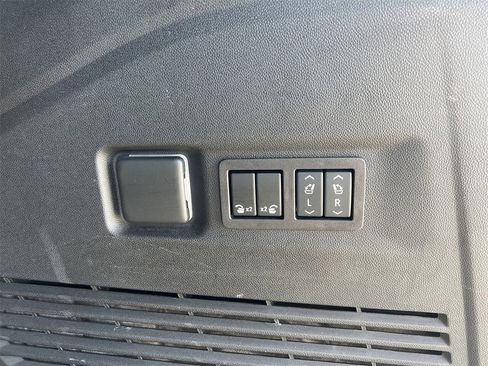 Used 2024 Chevrolet Suburban Z71 w/ Luxury Package image 27