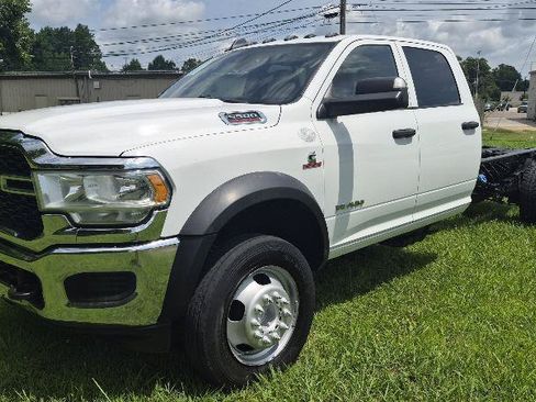 Used 2021 RAM 5500 Tradesman w/ Chrome Appearance Group AWD/4WD image 3