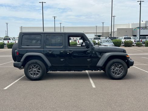 Used 2025 Jeep Wrangler Unlimited Sport AWD/4WD image 6