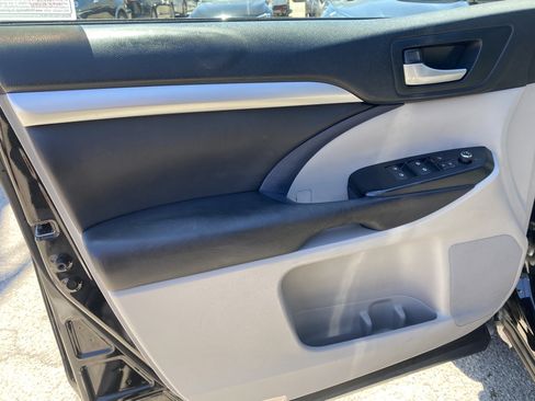 Used 2016 Toyota Highlander XLE FWD image 15