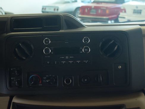 Used 2014 Ford E-350 and Econoline 350 XLT RWD image 55