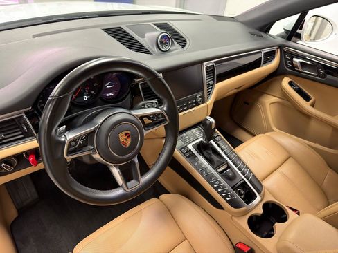 Used 2018 Porsche Macan AWD/4WD image 25