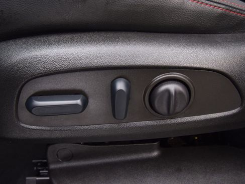 Used 2022 Chevrolet Equinox RS w/ Infotainment Package image 27