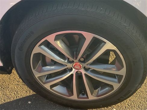 Used 2021 Jaguar F-PACE image 4