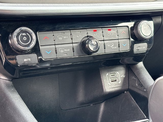 Used 2025 Jeep Compass Limited AWD/4WD image 17