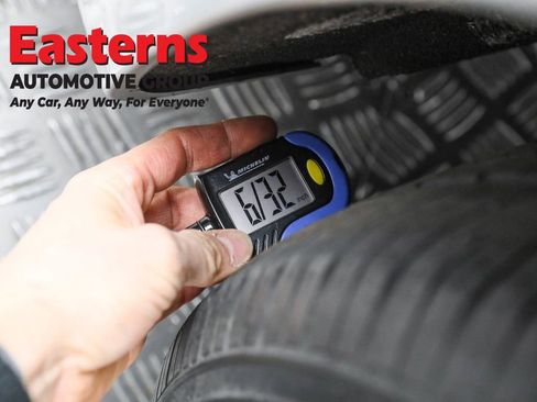 Used 2023 Chrysler Voyager LX image 26