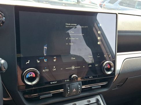 Used 2024 Lexus GX 550 w/ Accessory Package (2T) AWD/4WD image 20