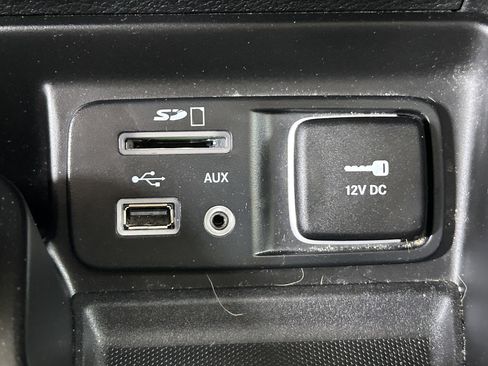 Used 2018 Jeep Cherokee Latitude Plus w/ Comfort/Convenience Group AWD/4WD image 28