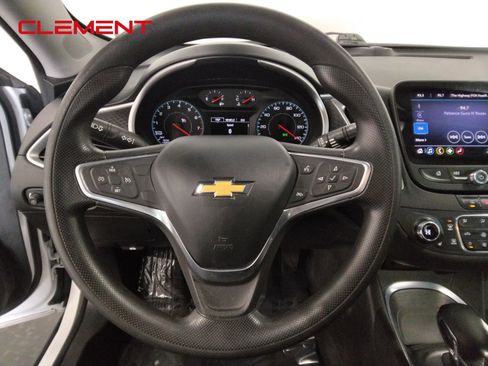 Used 2022 Chevrolet Malibu LT image 9