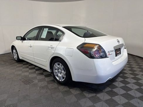 Used 2011 Nissan Altima 2.5 S FWD image 4