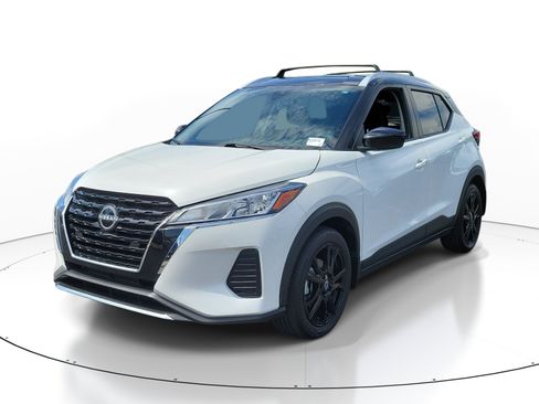 Used 2024 Nissan Kicks SV w/ Exterior Package FWD image 3