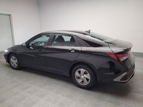 Used 2024 Hyundai Elantra SE FWD image 3