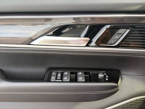 Used 2023 Jeep Wagoneer 4WD w/ Premium Group I image 4