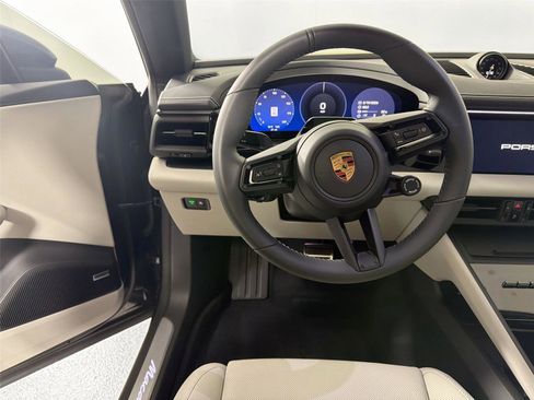 Used 2026 Porsche Macan Electric RWD image 18